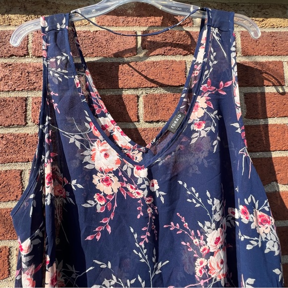 Torrid 2 Floral Print Top Sheer Chiffon High Low V-Neck Swing Tank Size 2X - Picture 2 of 6